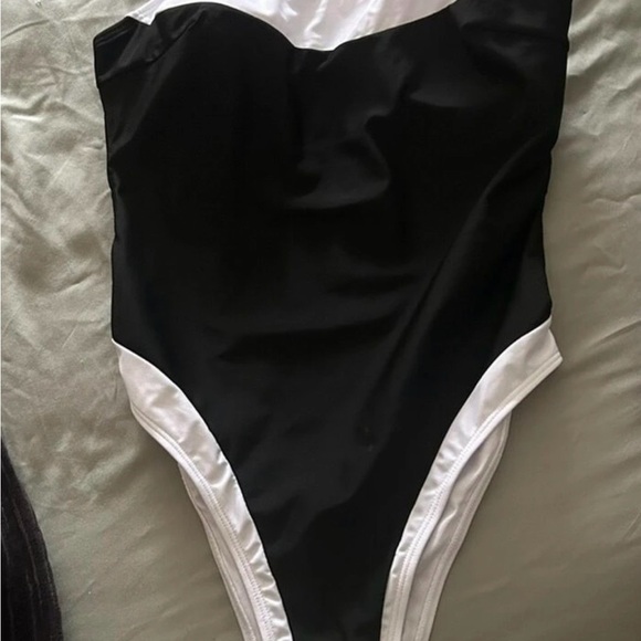 SHEIN Black and White One-Piece Swimsuit - Picture 2 of 3
